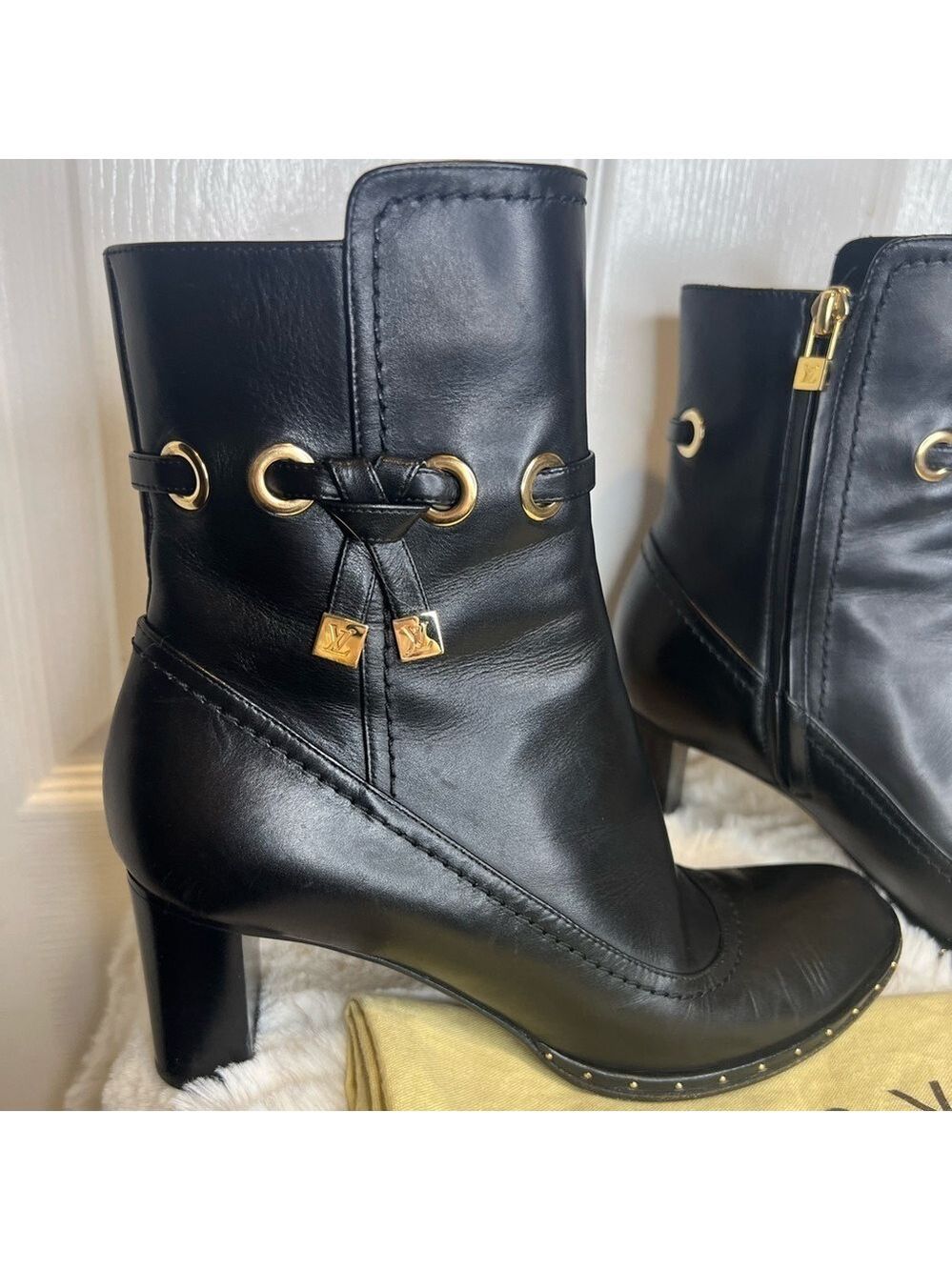❤️ LOUIS VUITTON🌷HOST PICK🌷LEATHER ANKLE BOOTS BLACK 6.5 (36.5) - Picture 2 of 16